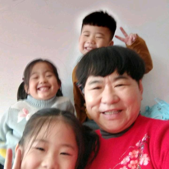 三个宝宝的奶奶