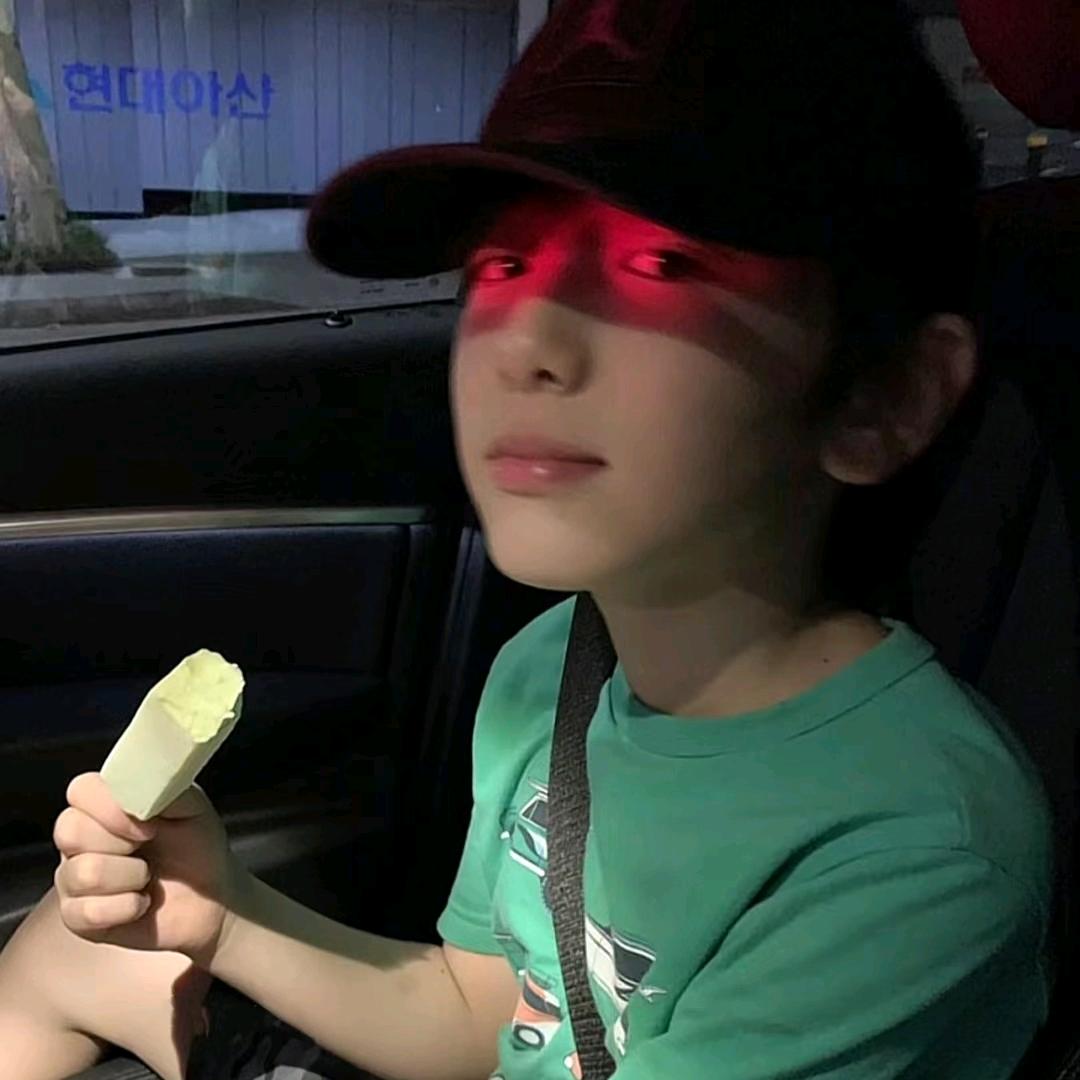 没有双眼皮