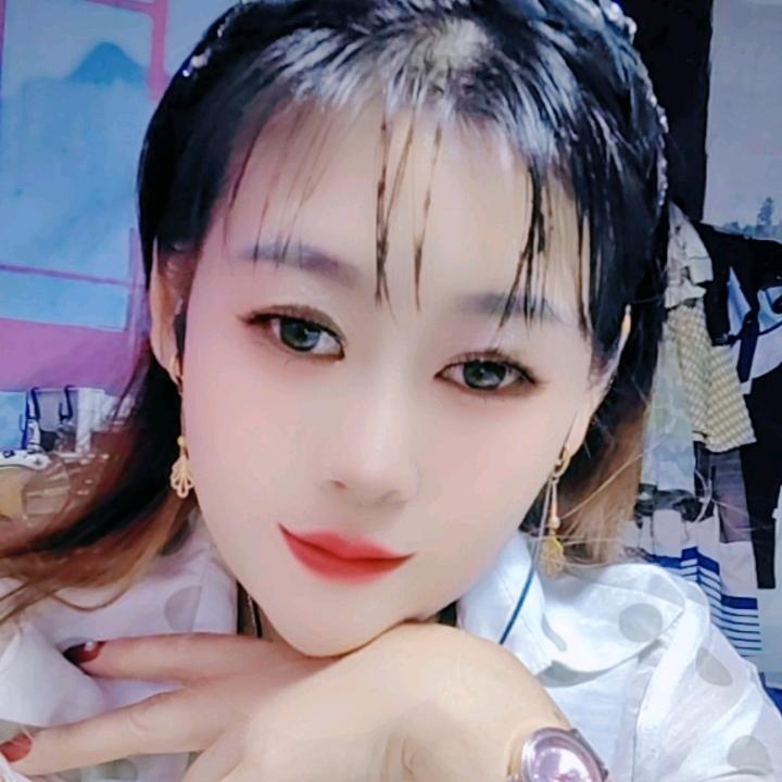 为了爱情伤透心的女人。