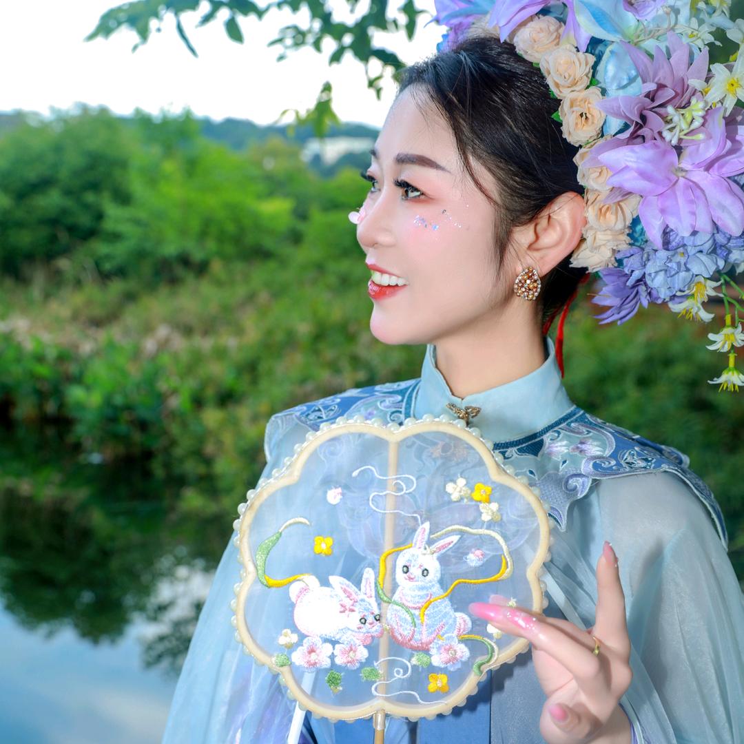 Queen｛女王｝