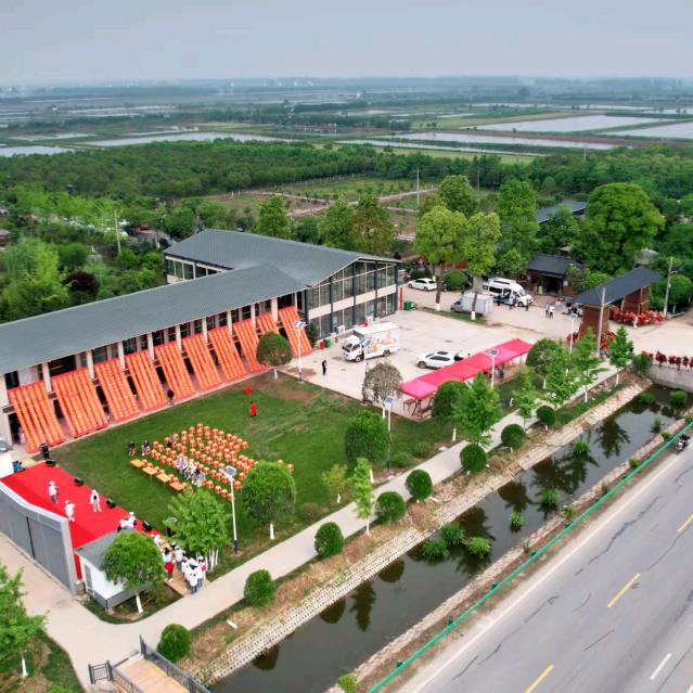 月湖村畔生态园  潘其珍