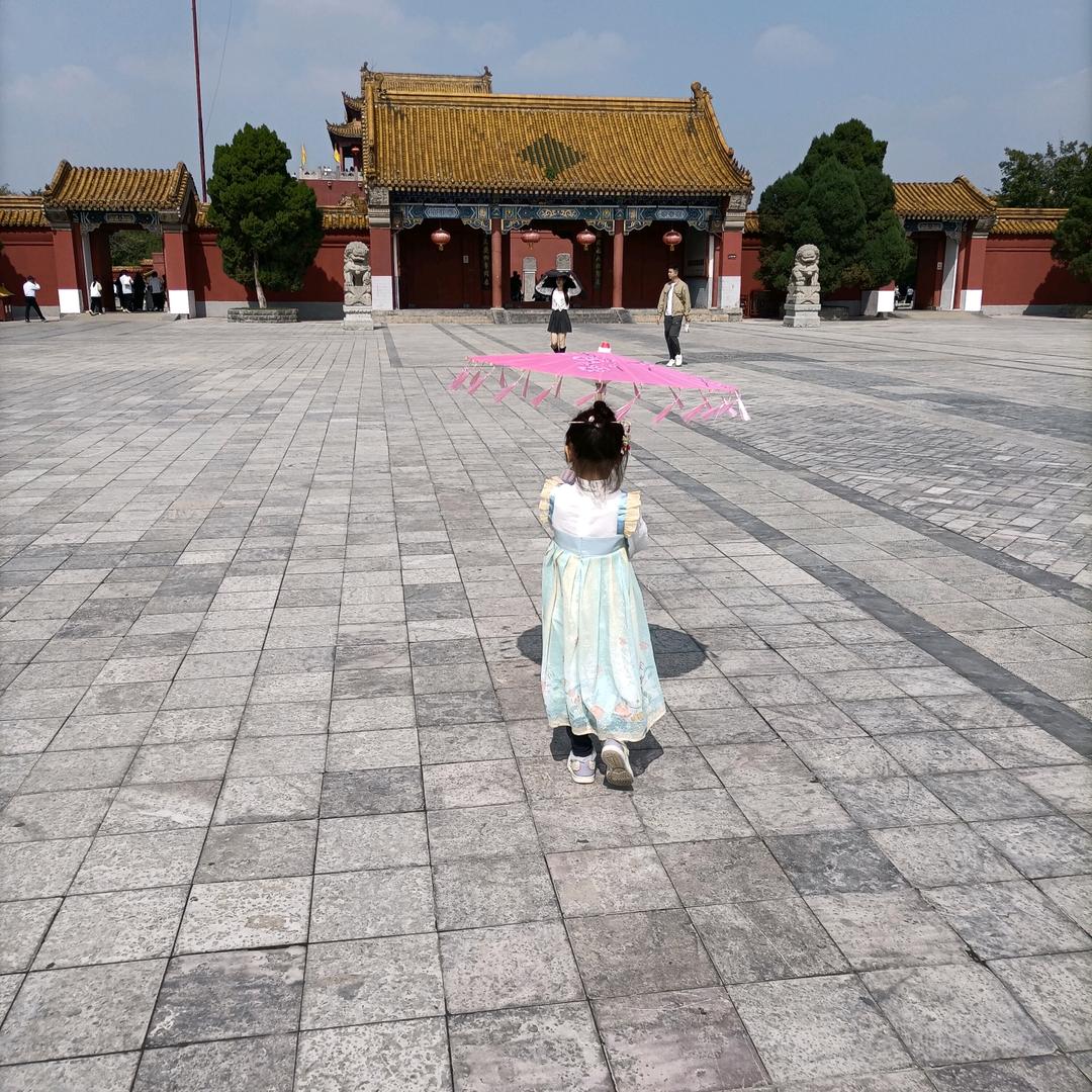 欣
