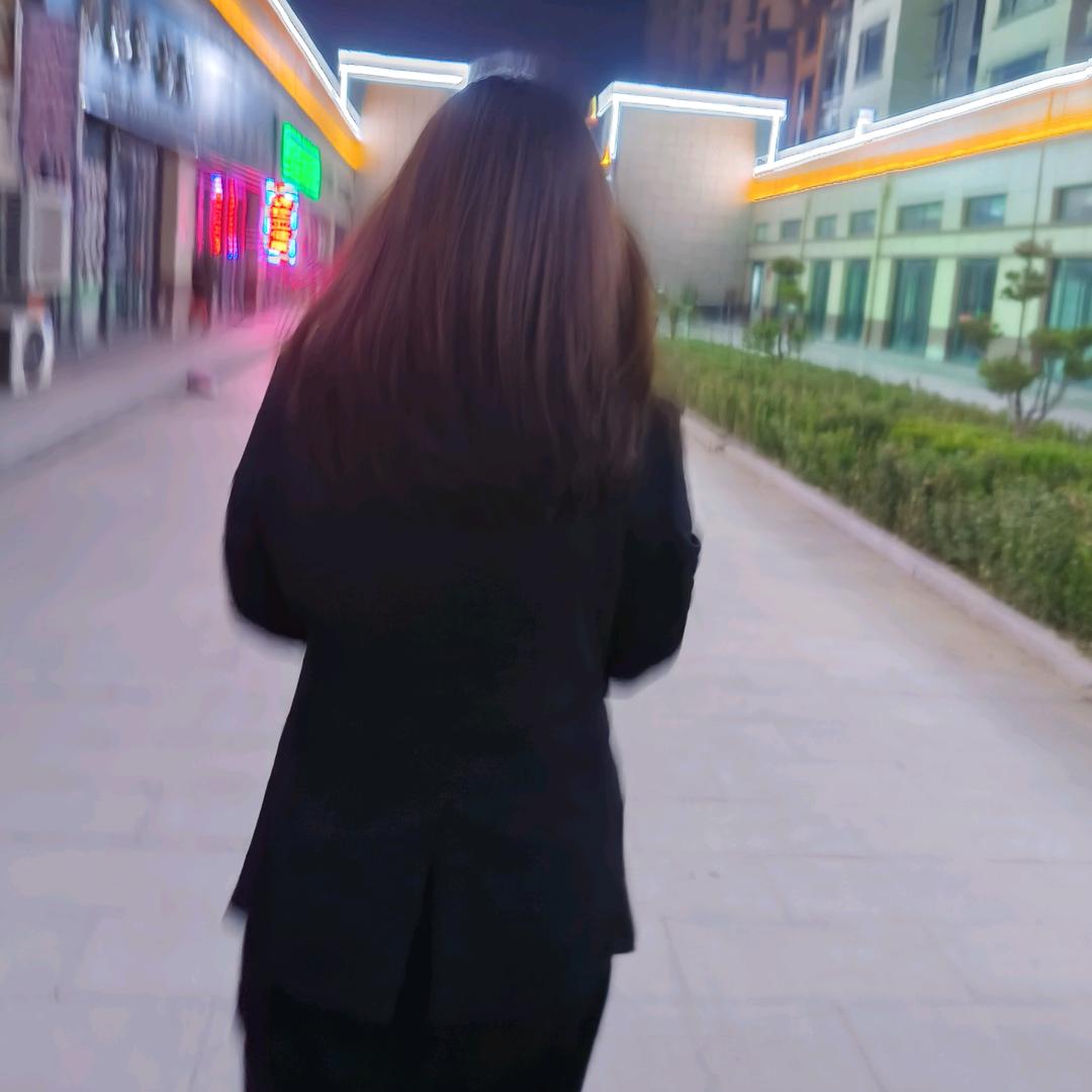 橙子气泡水。