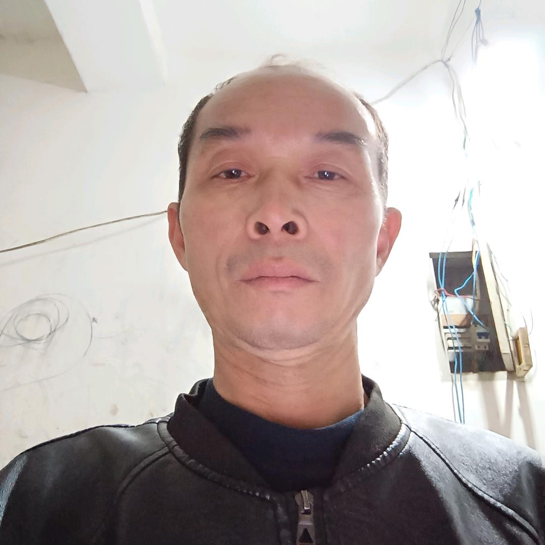 鹏辉钢结构行车电梯冷作部