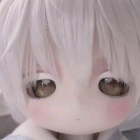 七七ᯠ _ ‸ _ ᯄ ◞ ̑̑