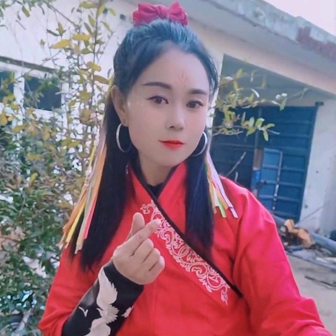 张八寨鼓舞队-队长娜妮