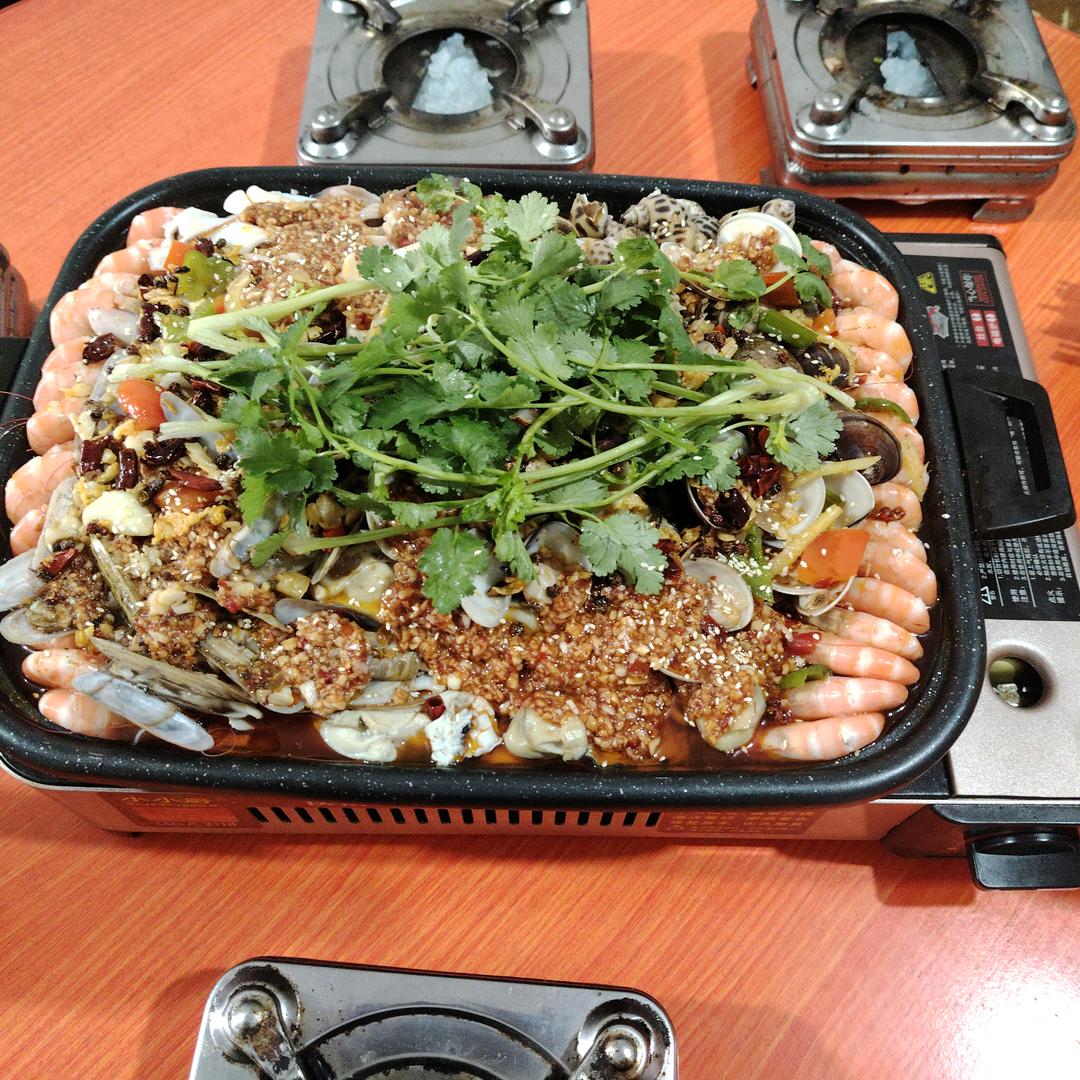 穆姐在香格里拉，开重庆鸡公煲，