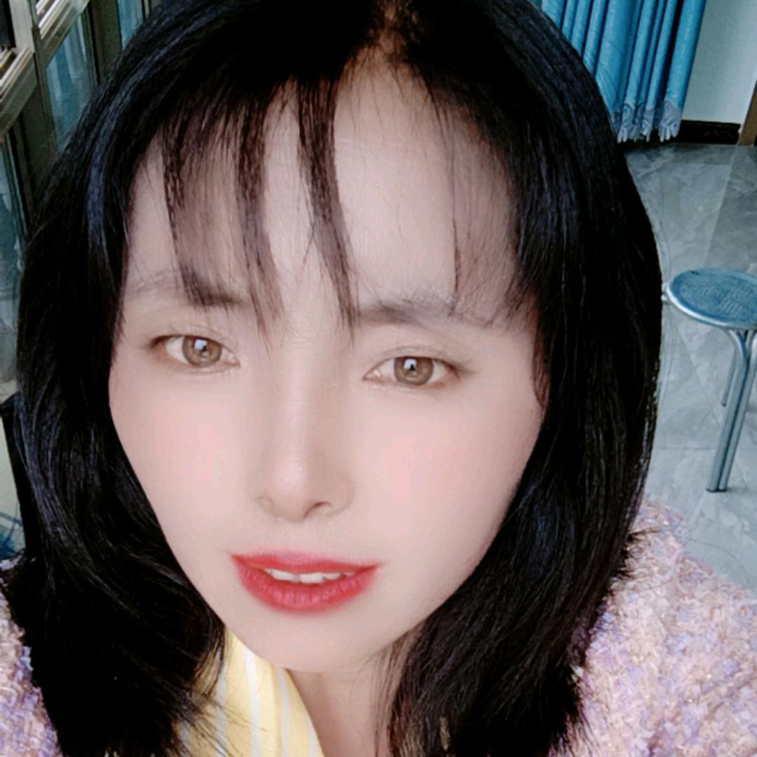 含着眼泪的女孩