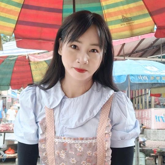乡下摆地摊的小优