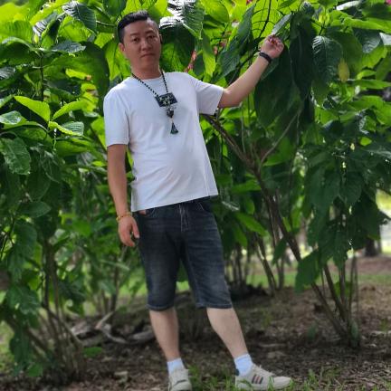 酒经烤晏炭火烧烤