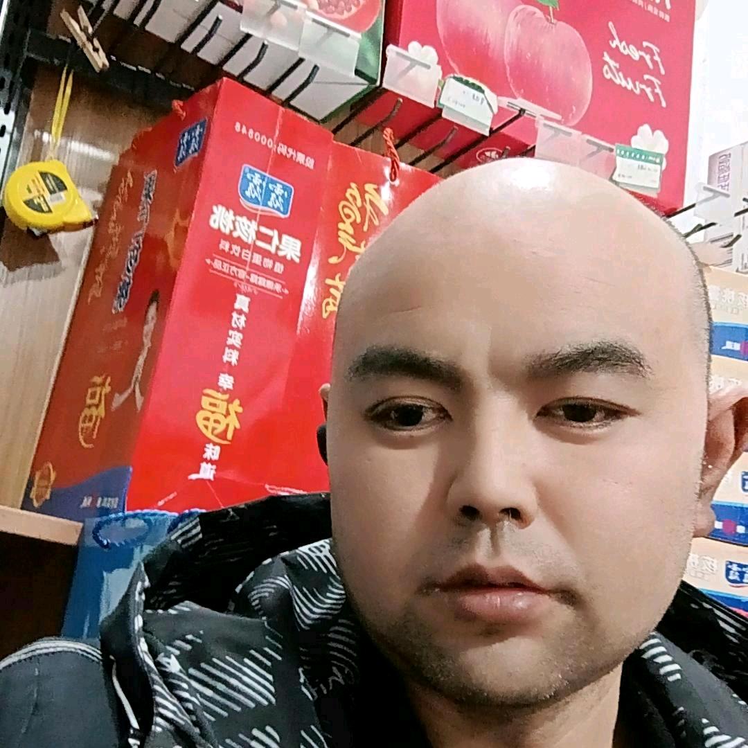 80后卖水果的大叔