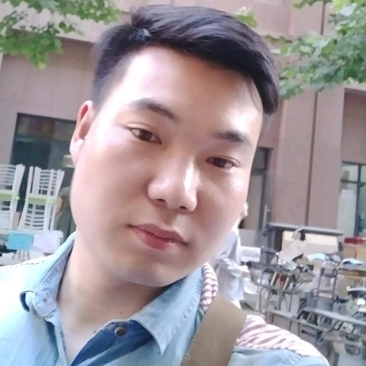 吕朋专业石膏罩面。