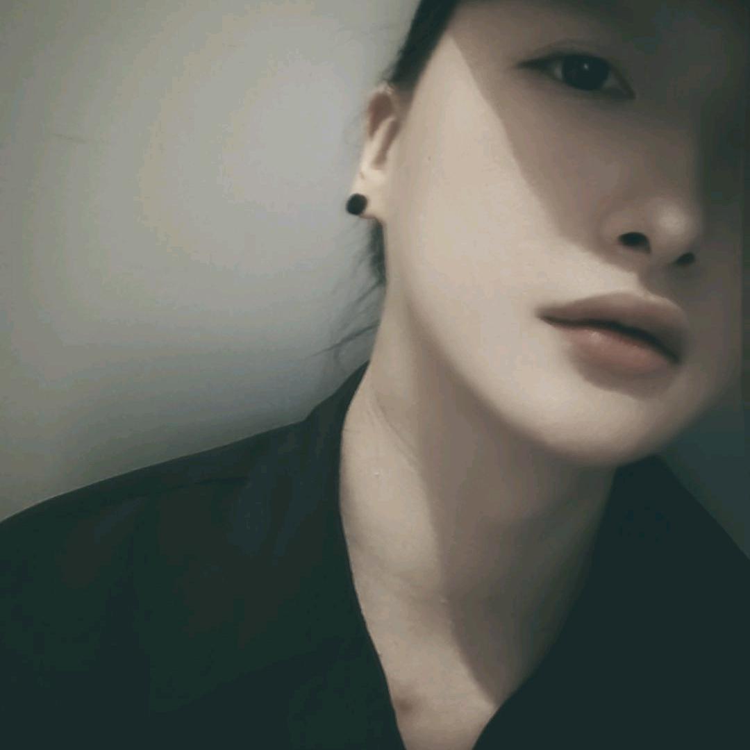 江瑜.