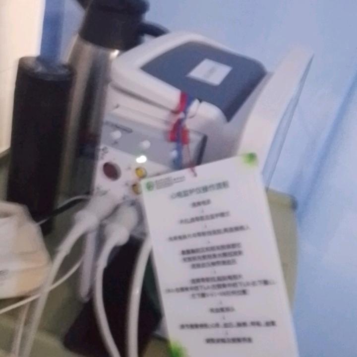 受伤的小男孩