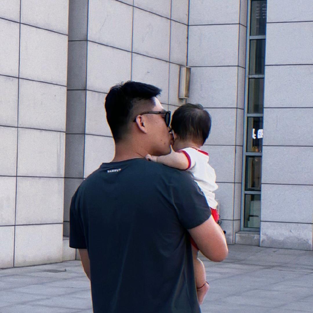 踢踢球抽抽烟