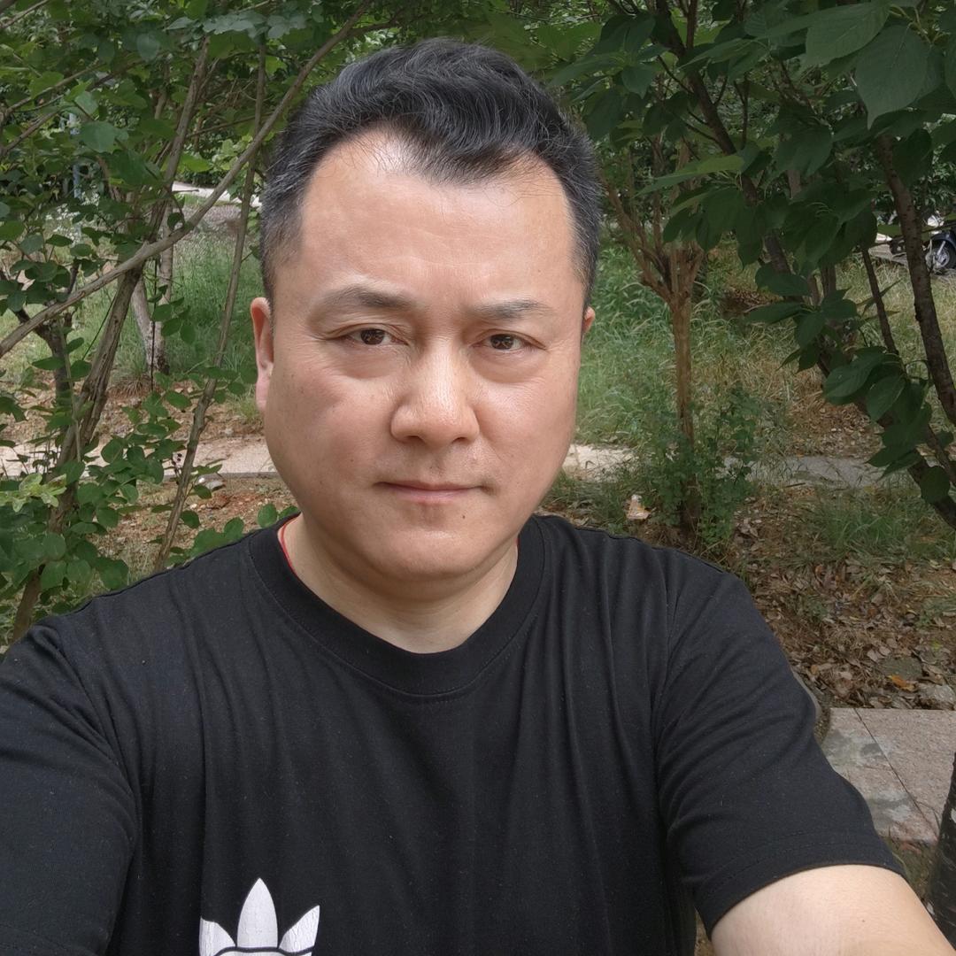 阳光下的小草帽