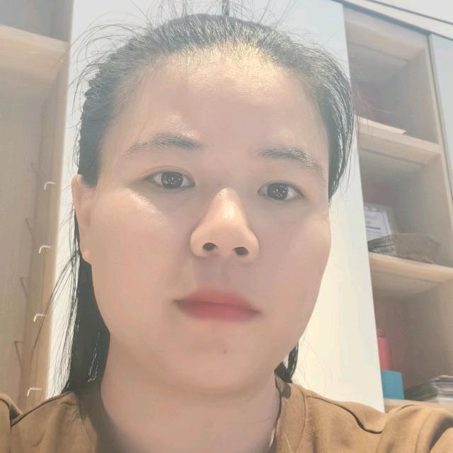 小丁在玉林开榫卯工艺衣柜工厂10年