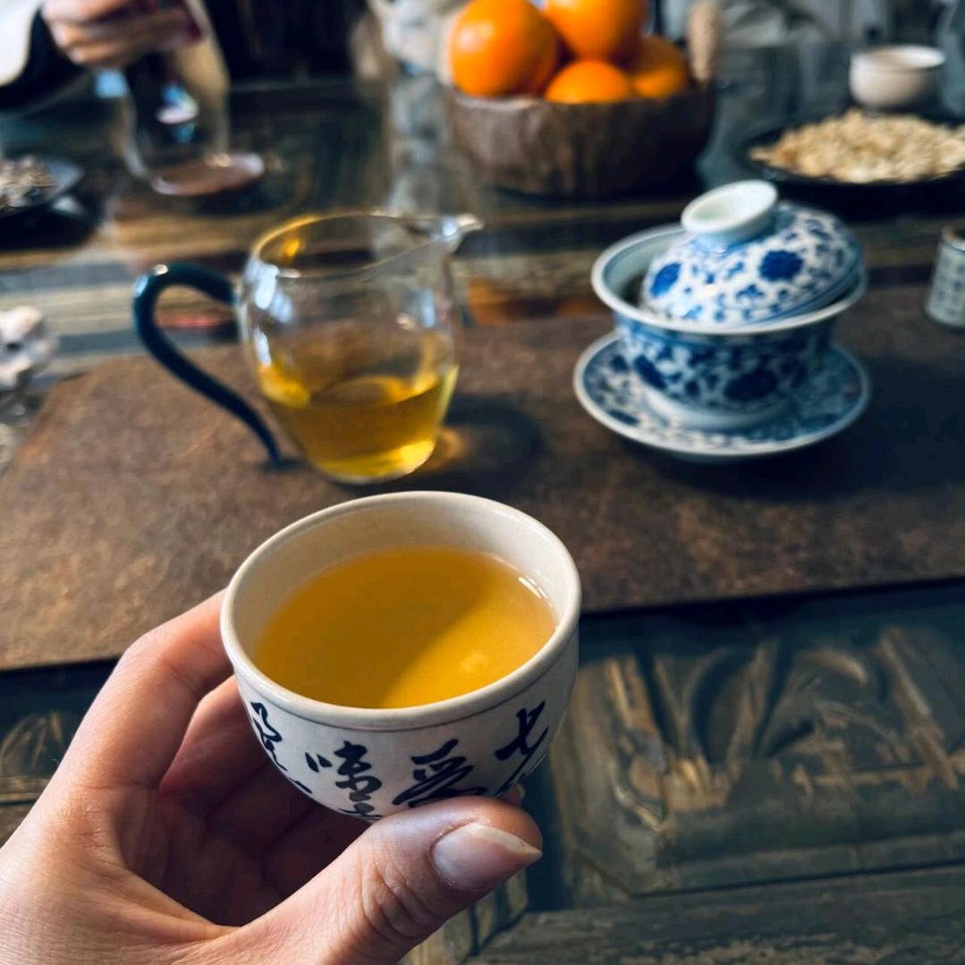 爱食茶的胶己人