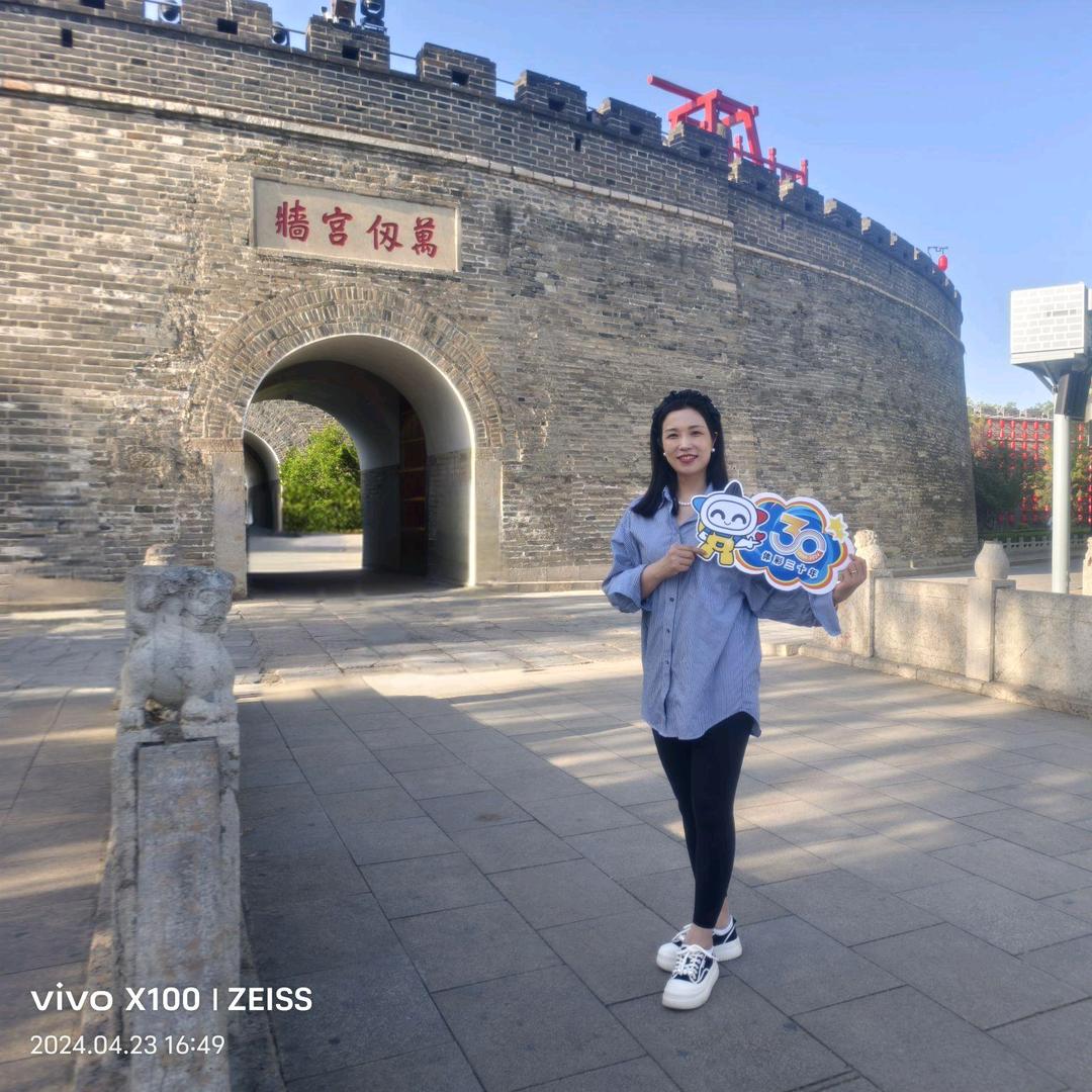 鲁彩说