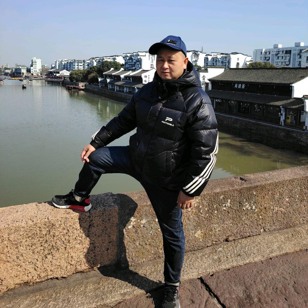 地摊拖鞋江哥