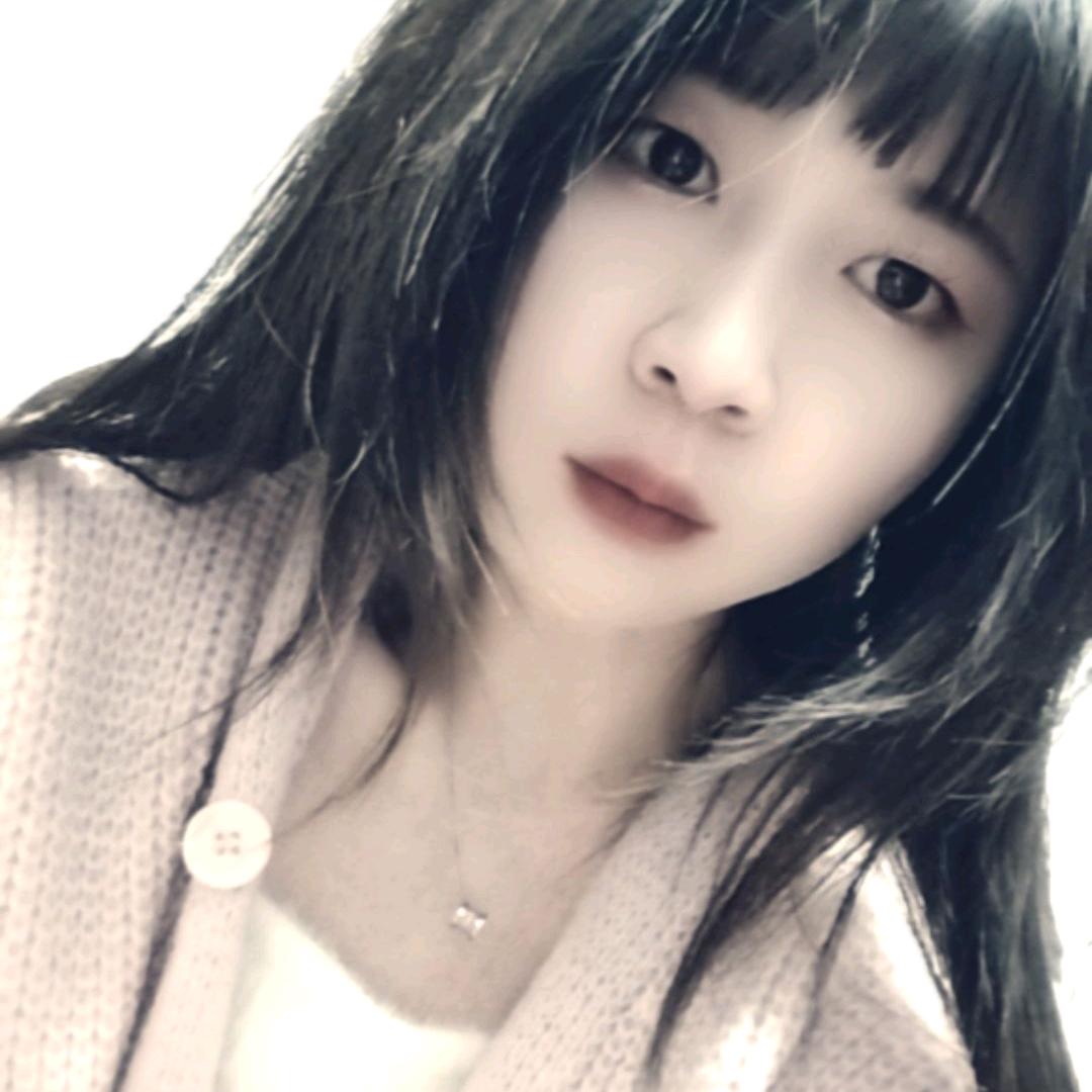 @烧烤*炸串*卷饼的小姐姐