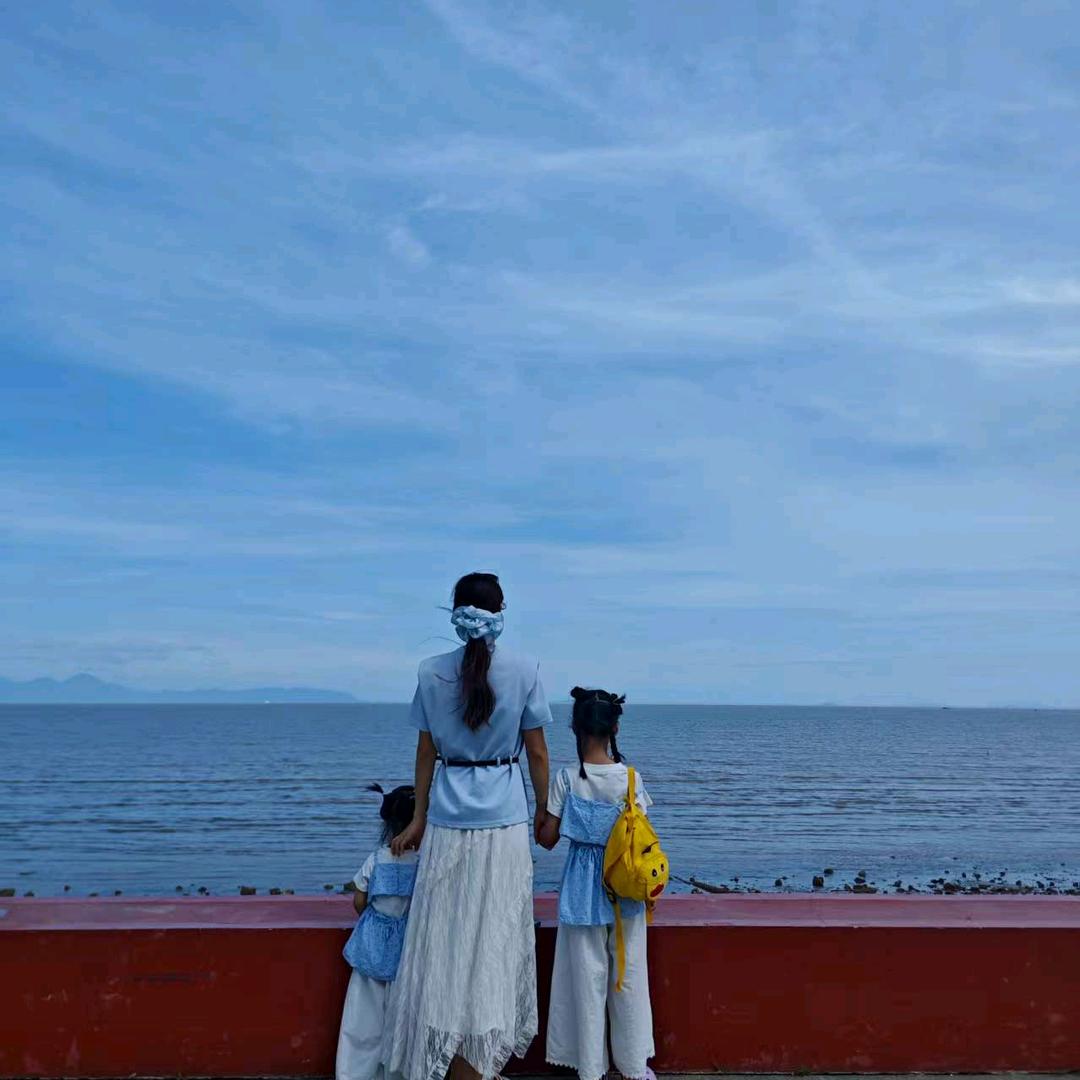 爱吃草莓🍓的小姑娘