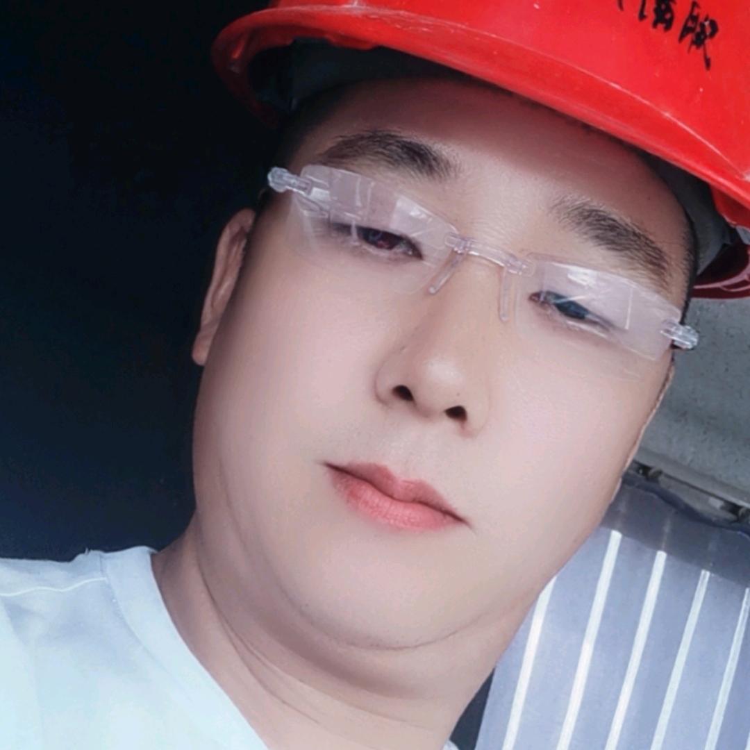 罗影伴彭心