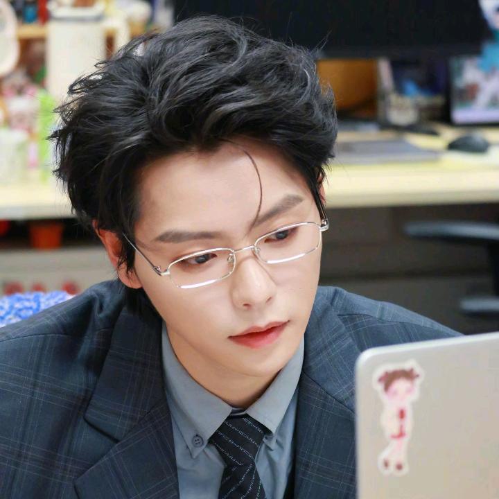 太阳～，太阳～发出七彩光芒