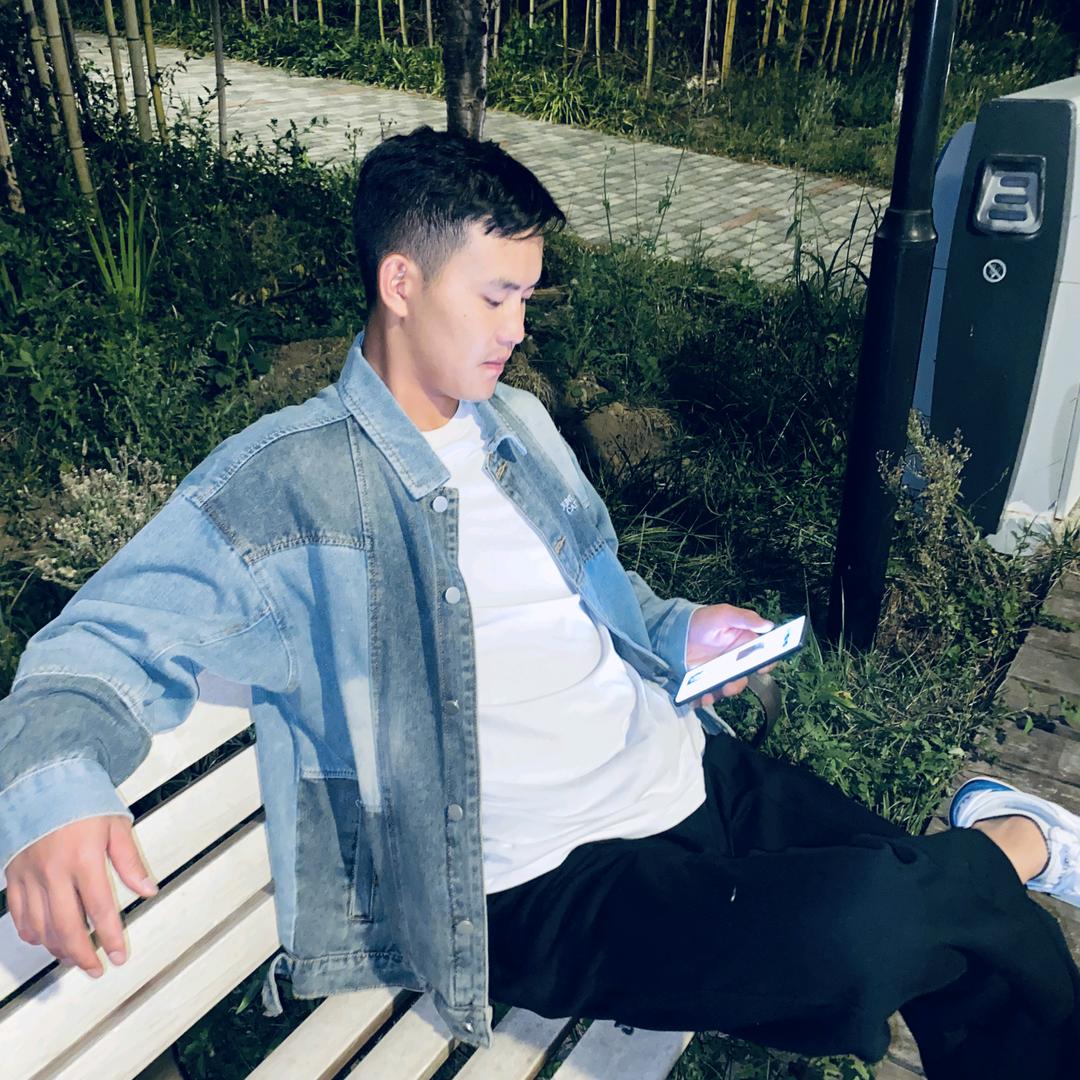 老巴斗说车（小黄人）
