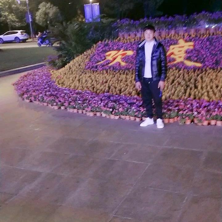 叼着香烟拽天下单亲爸爸