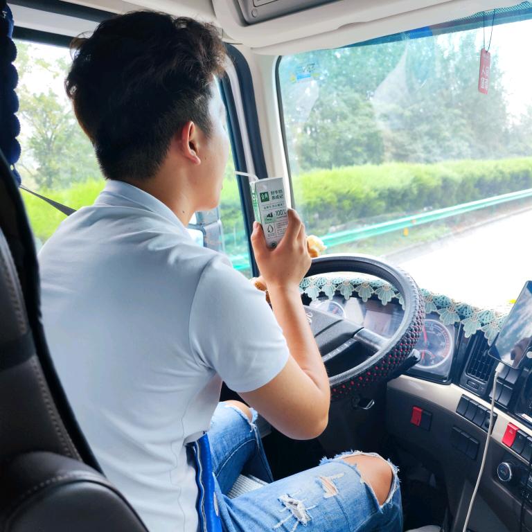 不会开车的张同学、🚚