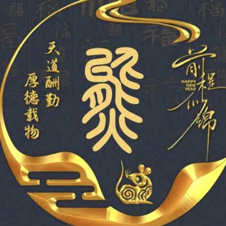 依(偎)在(墙)的(熊)