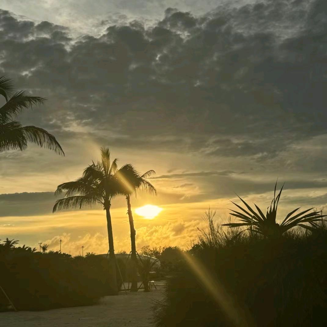 🔵🔘⚪🔴⚫⚪