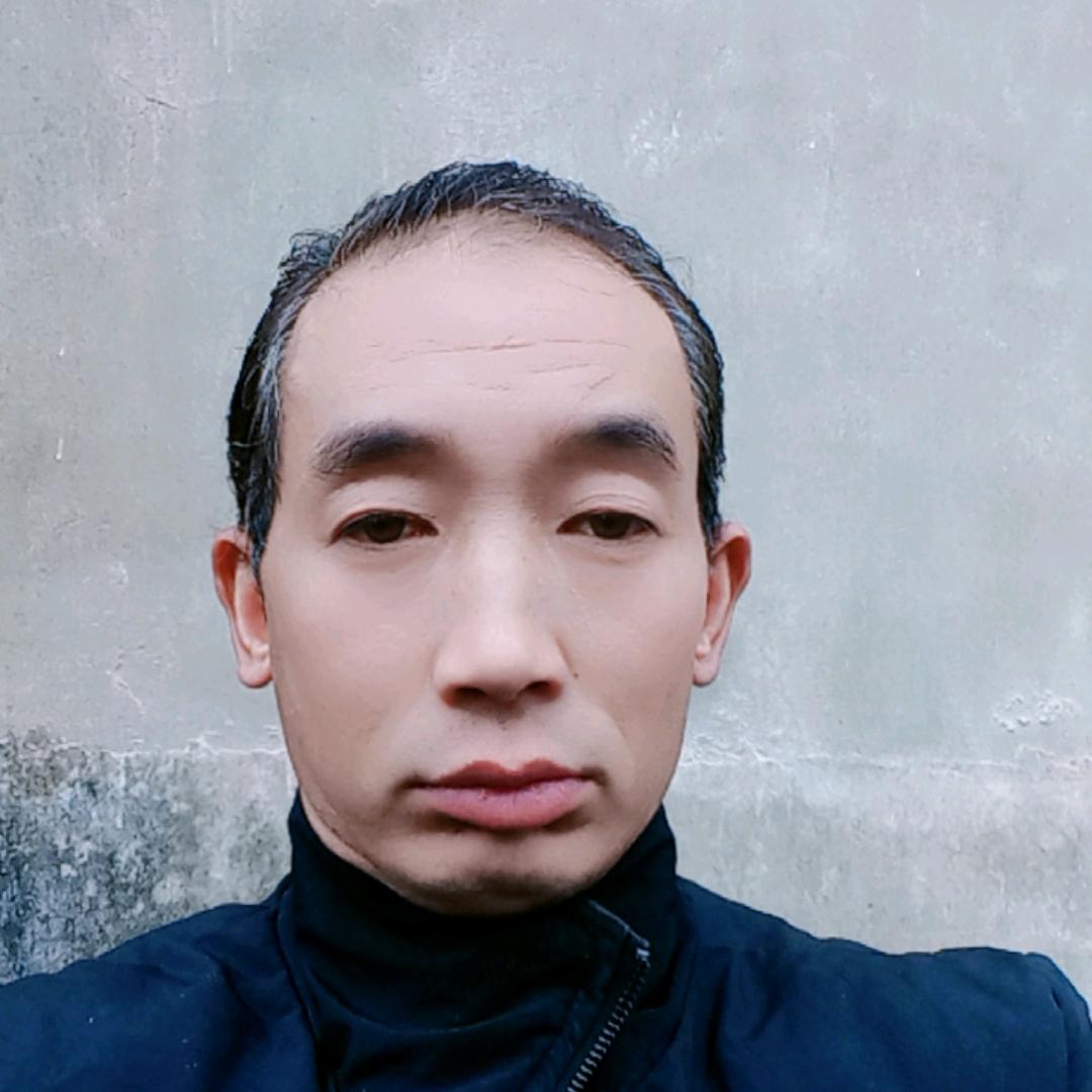 小陈专业旧房拆出，敲墙咋钢筋
