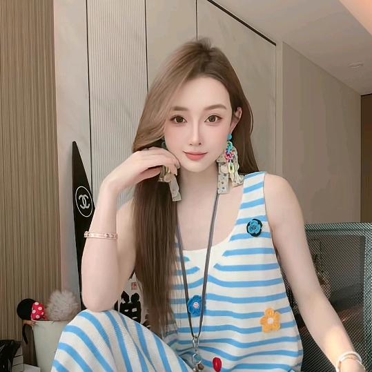 杨依姗【时尚衣橱】💖