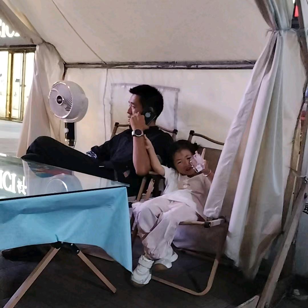 活着靠汗水赢得掌声！