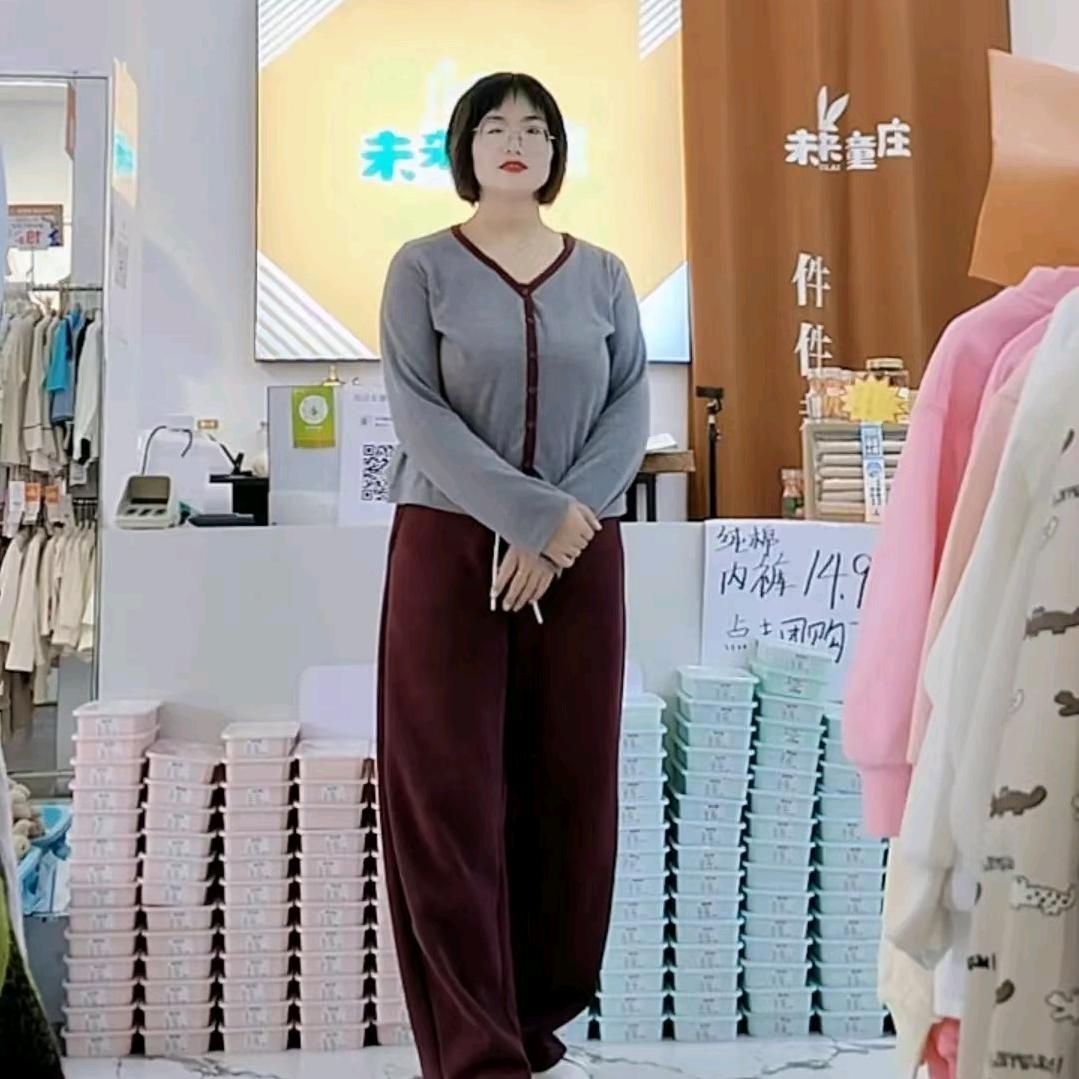 未来童装丽君东南街店