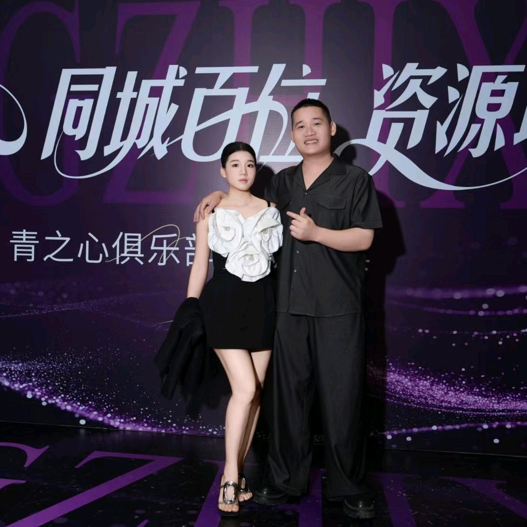 桂小邕老板娘春春
