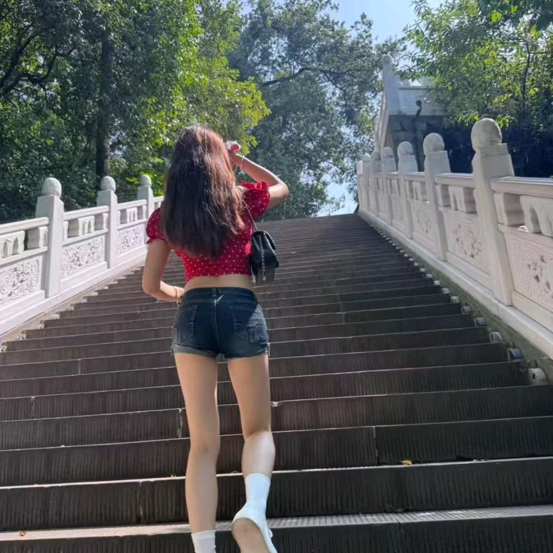 孤单 女汉子 农村 生活，关注我 点个赞