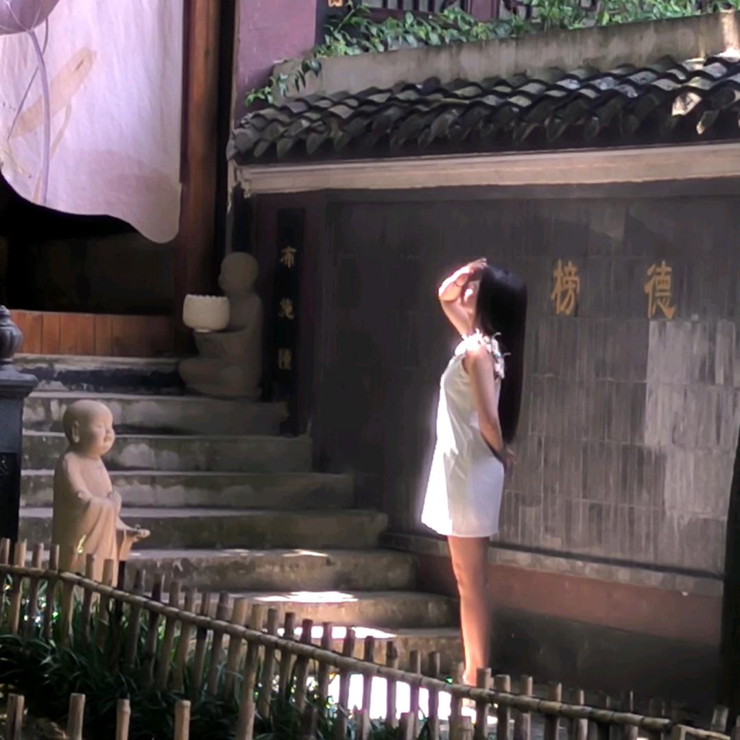踏月而歌