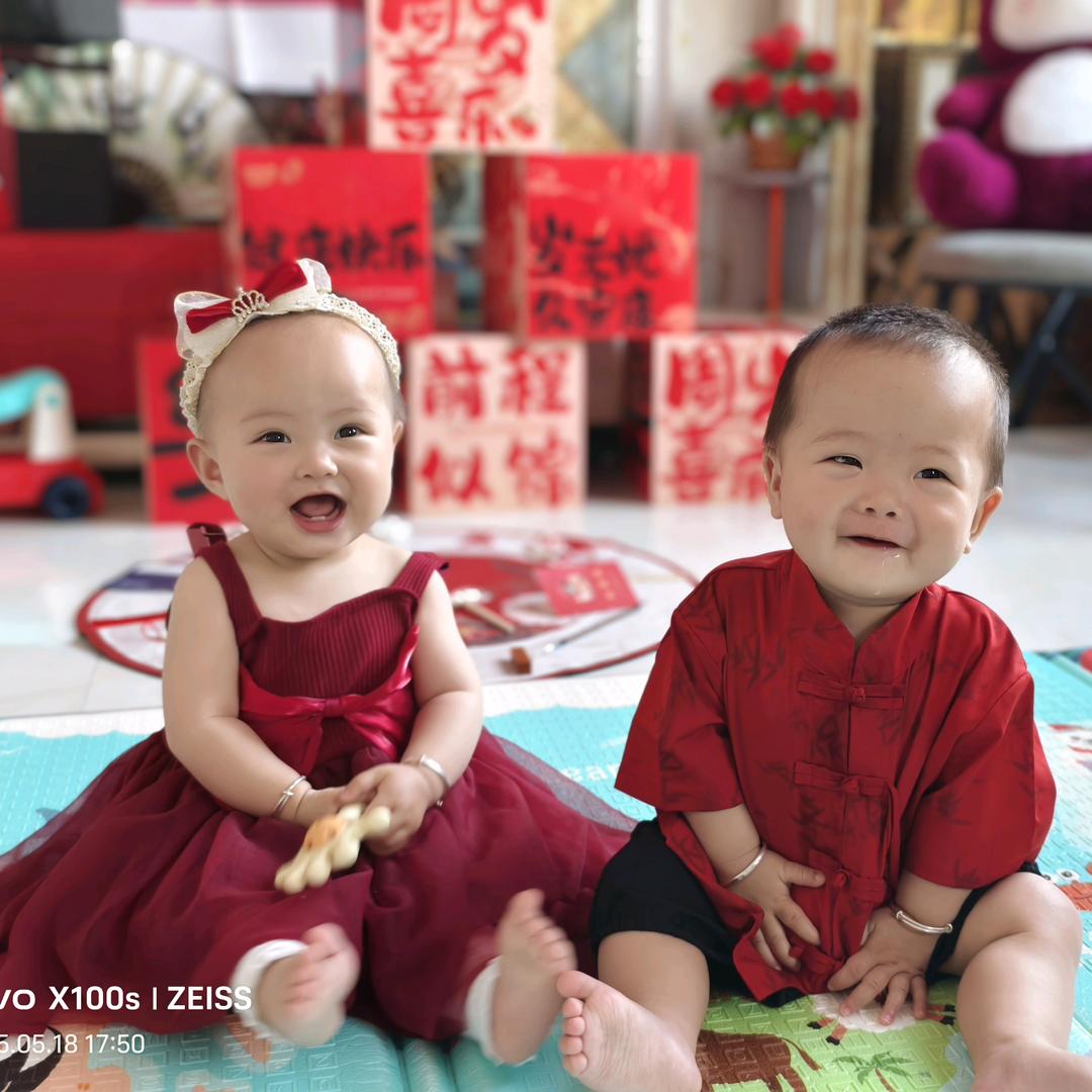 龙凤胎宁宁和乐乐