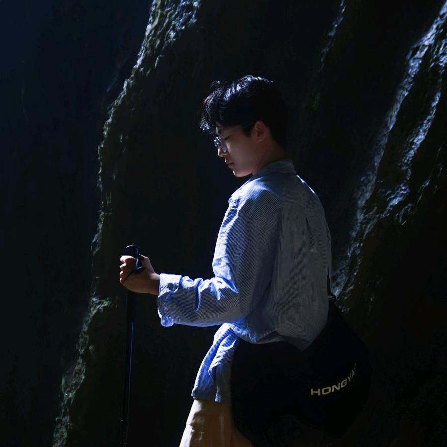 一个漫步乛