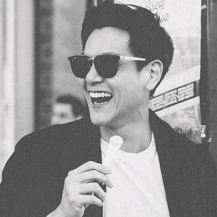 🖤   意  中  人