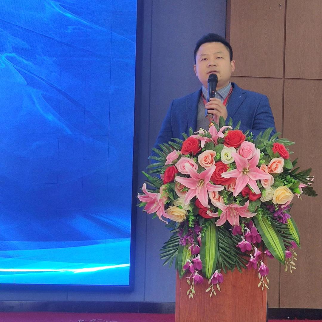 尹老师聊教育（黄校长团队）