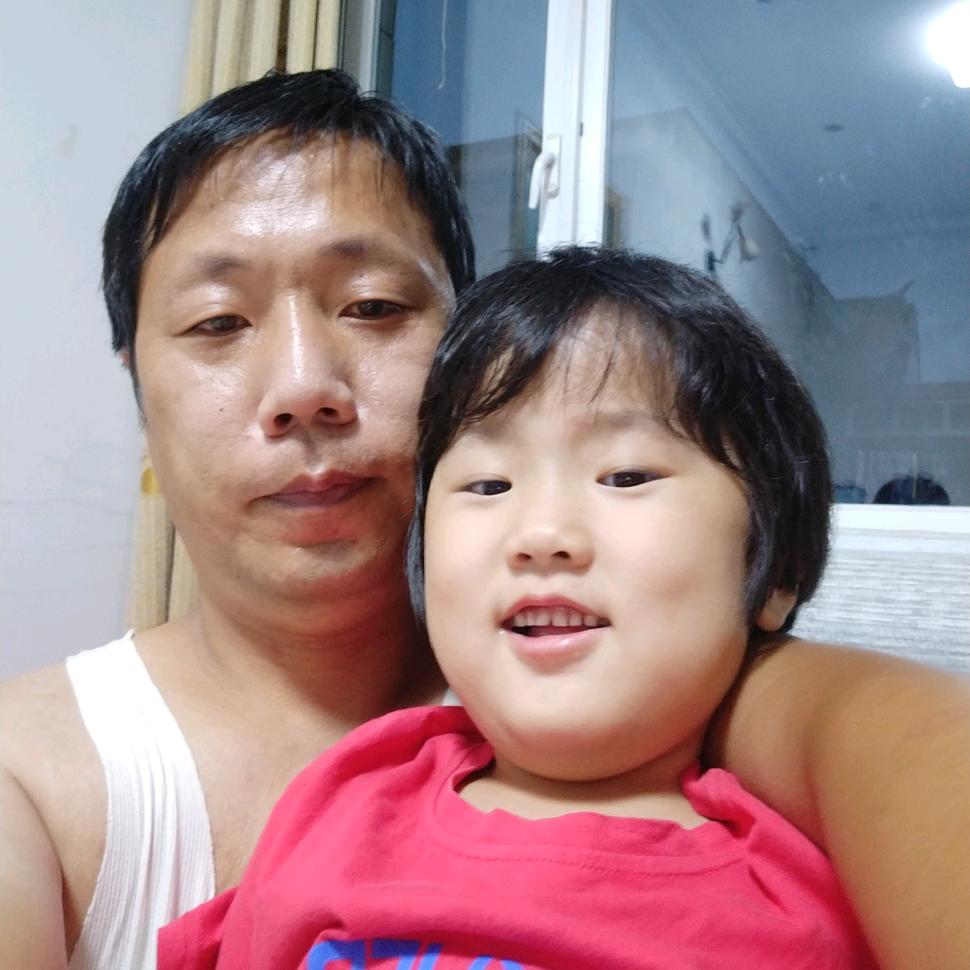 大美二美爸爸