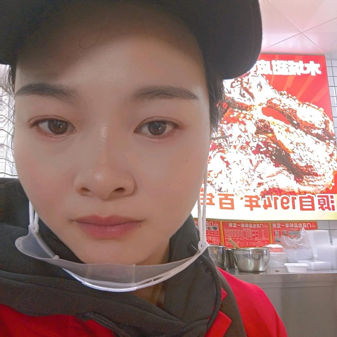 吉太太三汇市场那个卖甜皮鸭的小姐姐