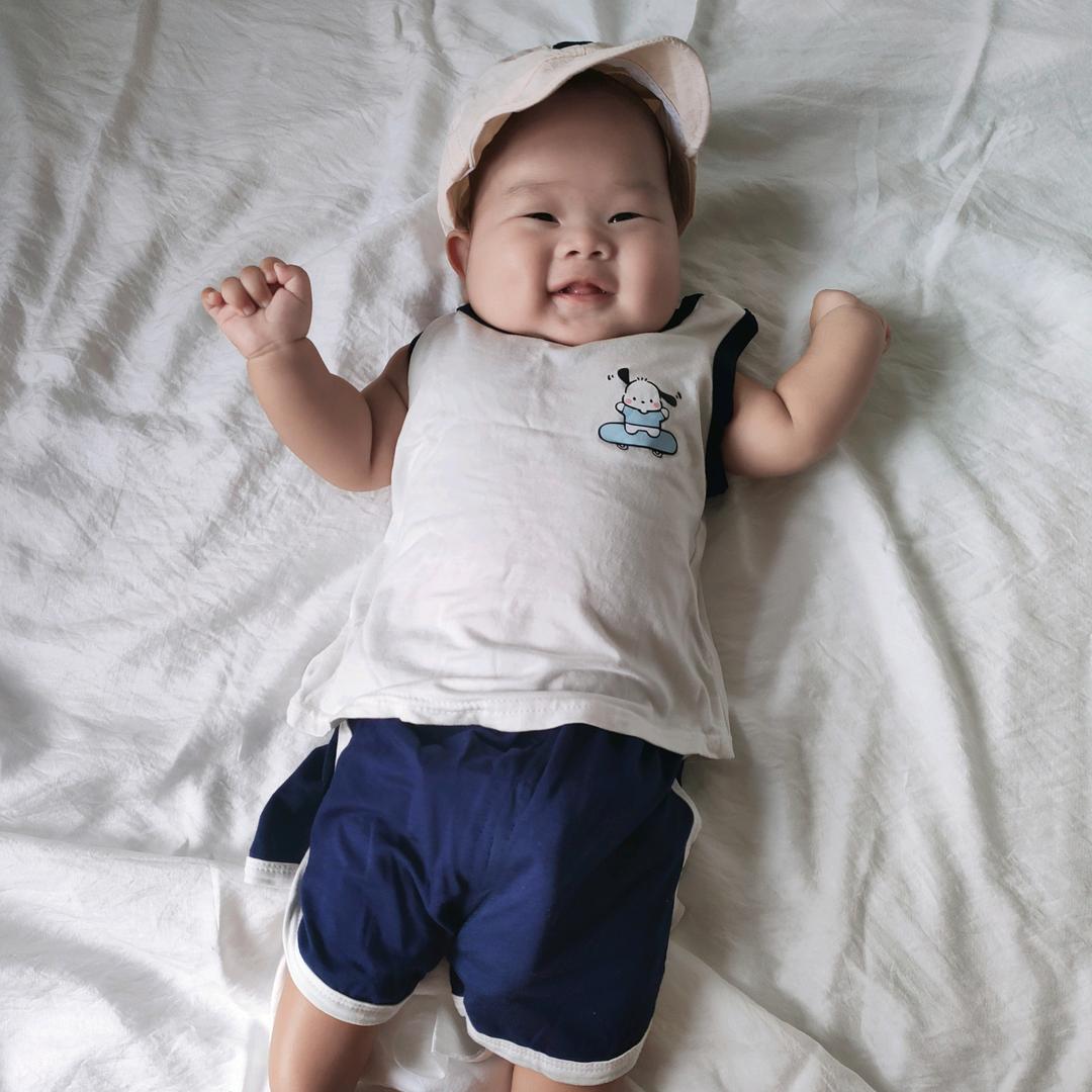 李Ay.
