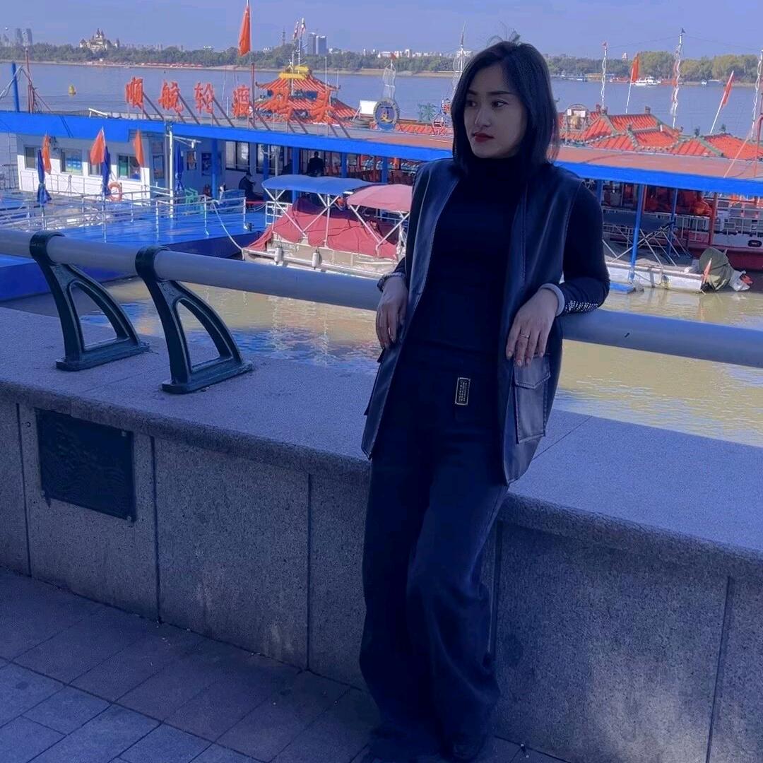 十五的月亮十六圆