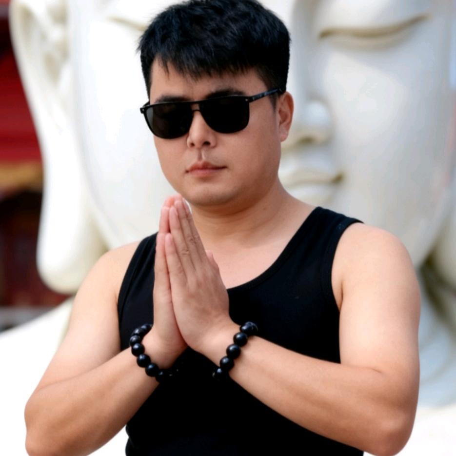╭( ′• o •′ )╭☞无名先生