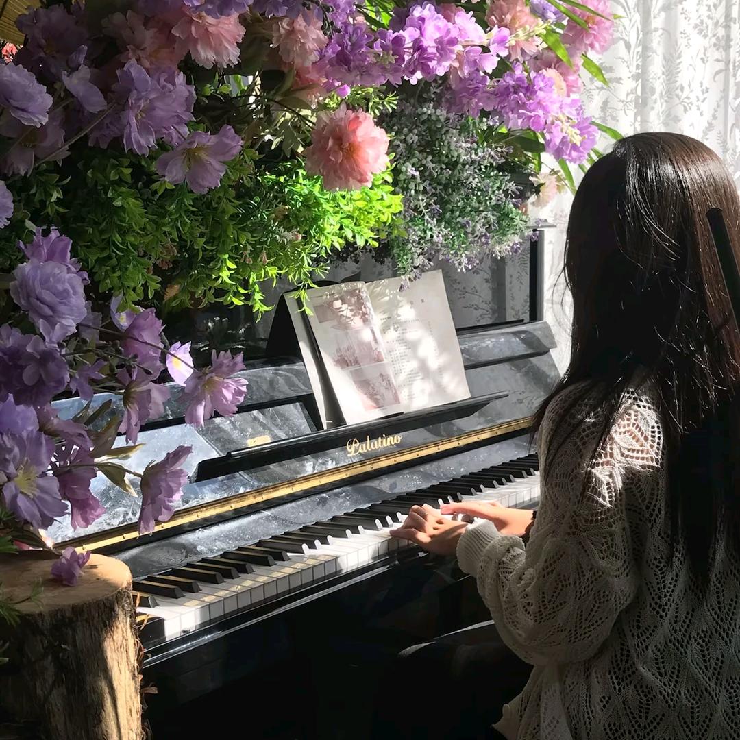伊